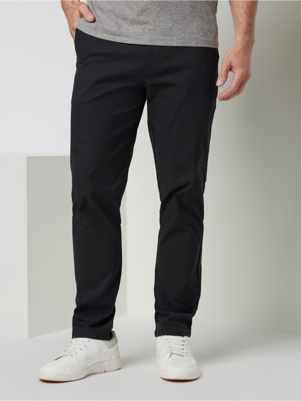 VUORI Cascade Tech Chino Pant Athletic Slim Fit 30" in Black Sz. 38